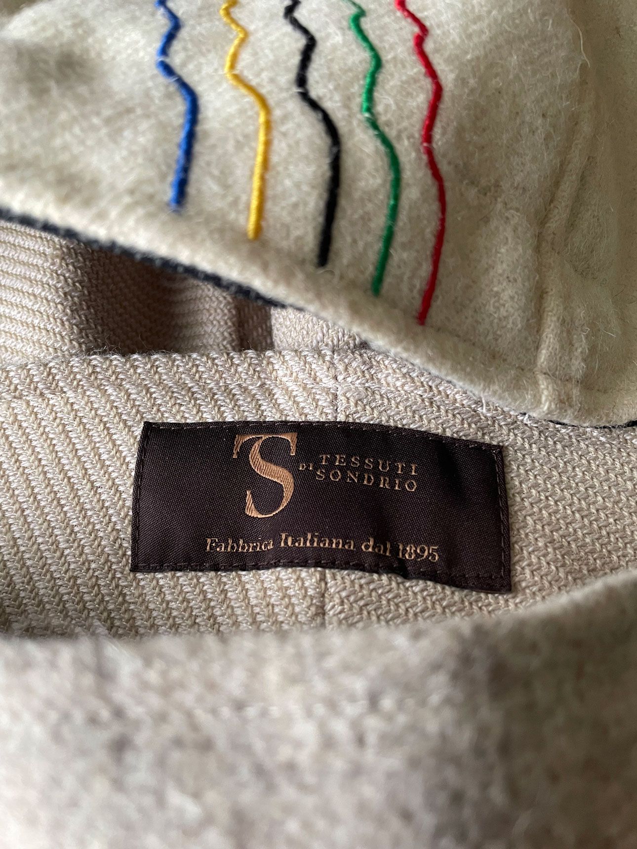 La Stelvio prodotto balaclava dettagli materiale Tessuti di Sondrio